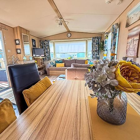 Lovely 6 Berth Caravan With Decking To The Side In Heacham Ref 21040E Bagian luar foto