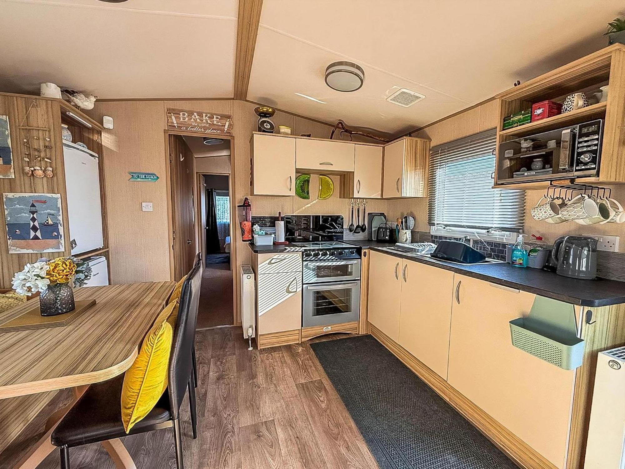 Lovely 6 Berth Caravan With Decking To The Side In Heacham Ref 21040E Bagian luar foto