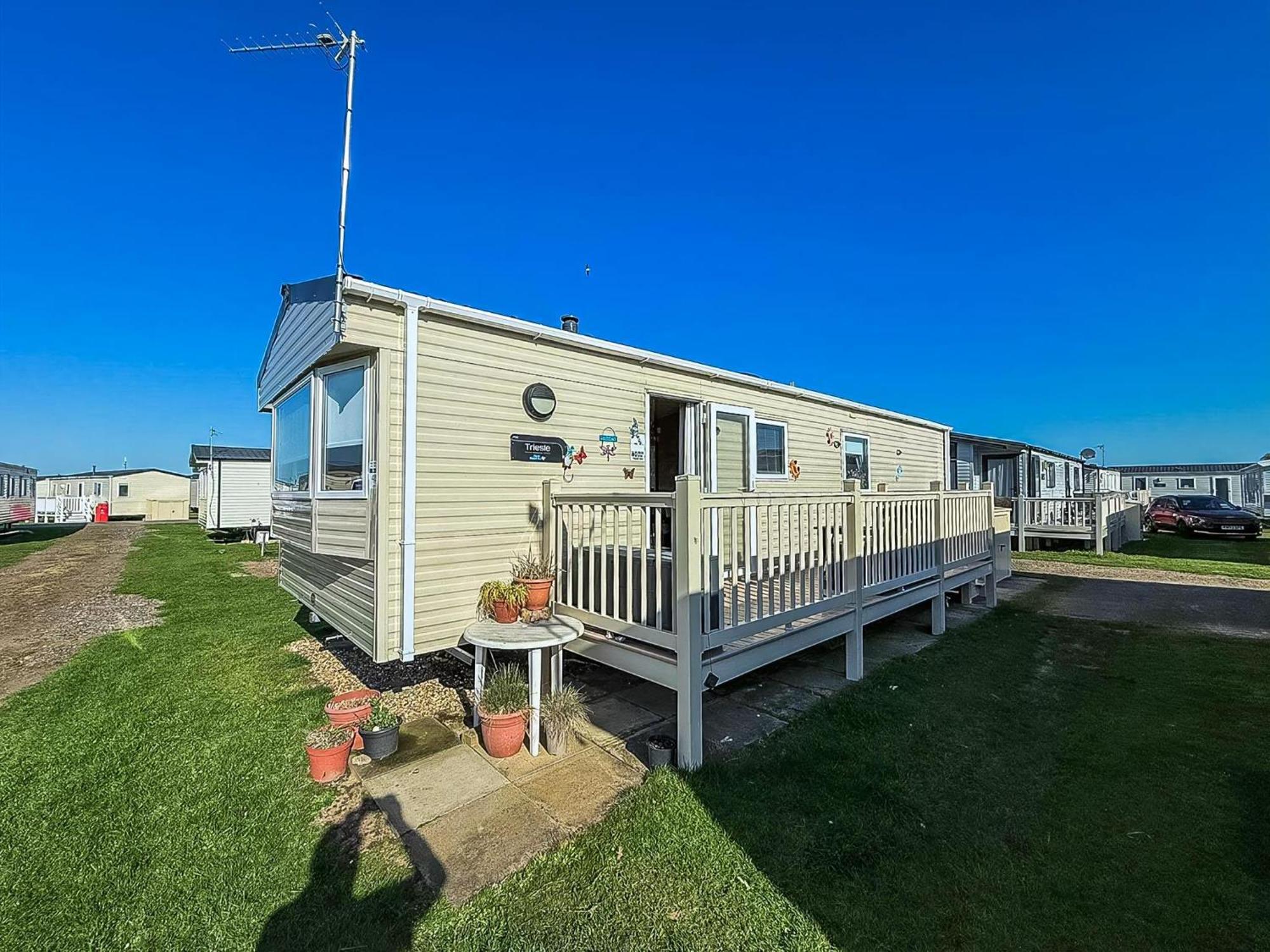 Lovely 6 Berth Caravan With Decking To The Side In Heacham Ref 21040E Bagian luar foto