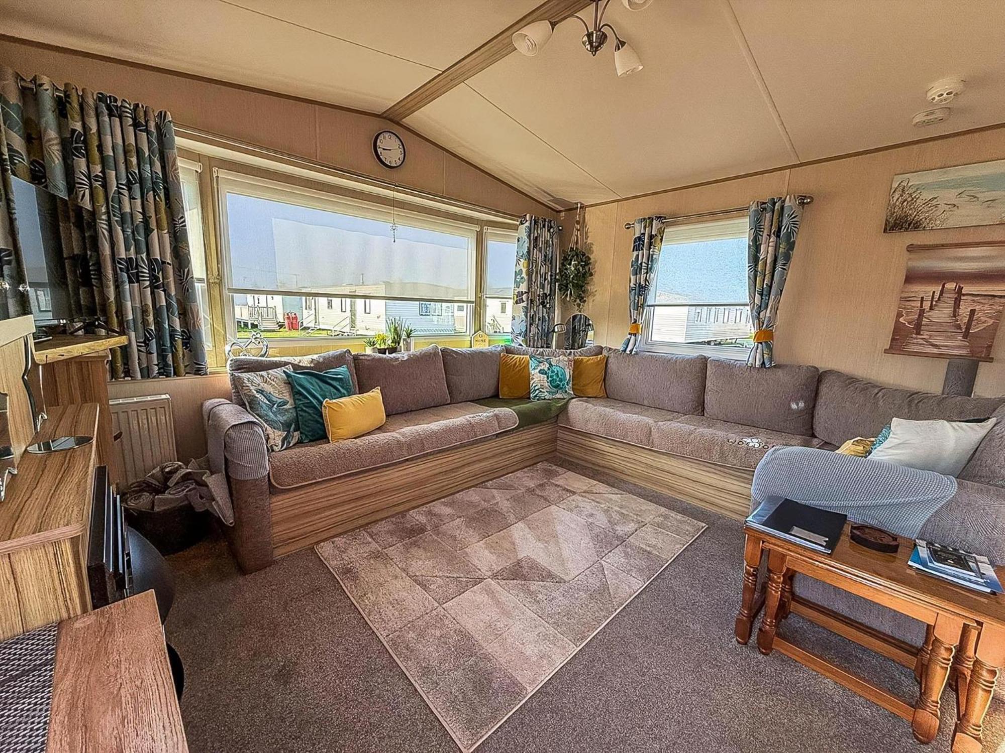 Lovely 6 Berth Caravan With Decking To The Side In Heacham Ref 21040E Bagian luar foto