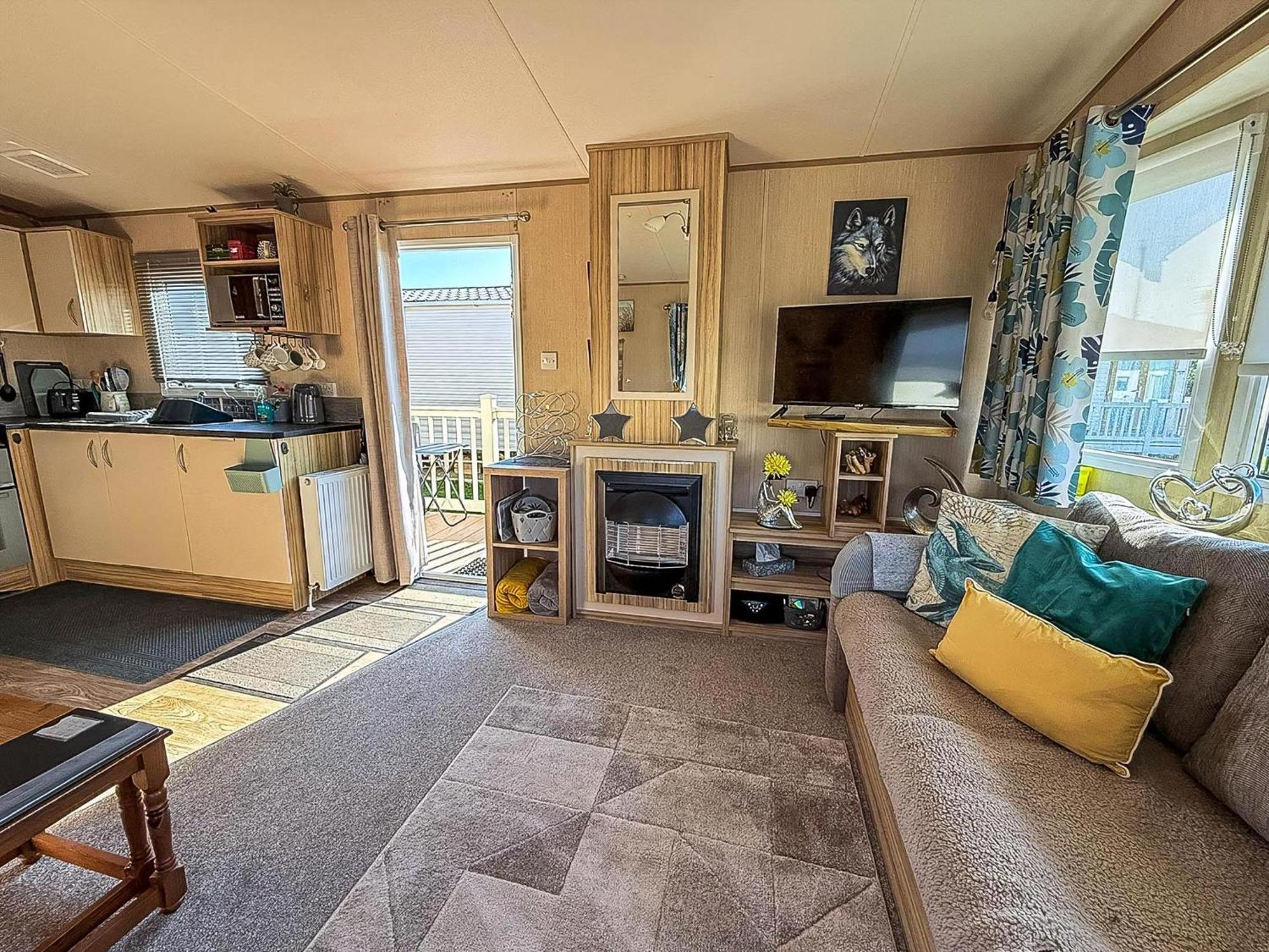 Lovely 6 Berth Caravan With Decking To The Side In Heacham Ref 21040E Bagian luar foto